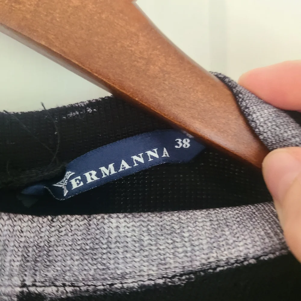 Ermanna Women Contrast Trim Knit Sweater Size 38 Black Metallic Gray Lightweight - Picture 3 of 8